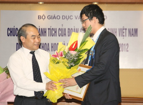 Вручение похвальных грамот 3-м школьникам-победителям Международного конкурса...